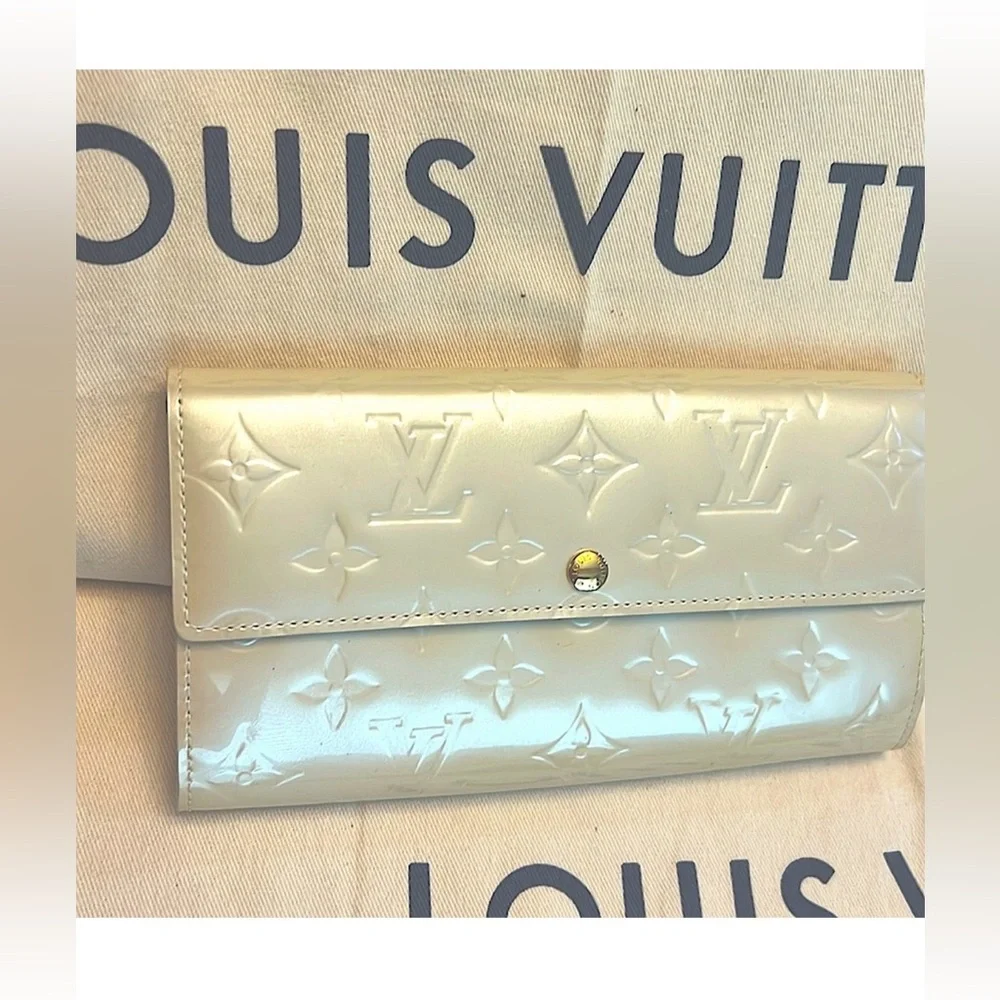 Louis Vuitton Glossy Beige Vernis Porte Wallet - Picture 4 of 15